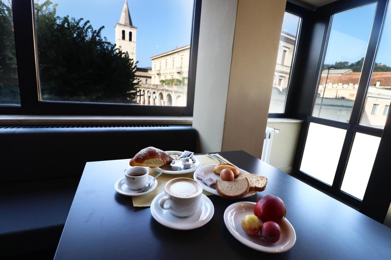 Hotel Clarici Spoleto Buitenkant foto